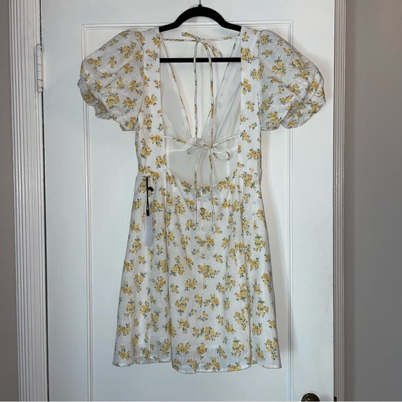 NWT Medium ASTR 100% Cotton Lovegrove Dress in White Yellow Floral $128 Revolve - Picture 12 of 15